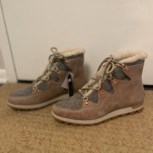 Sorel Sneakchic Cattail Alpine Boots Womens Size 9.5